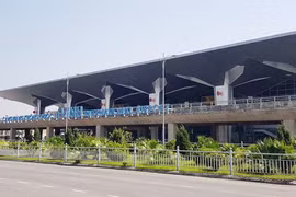 2 nhân viên sân bay bị kỷ luật vì đưa trẻ em vào khu vực hạn chế