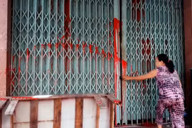 Kêu cứu vì bị nhóm đòi nợ thuê tạt sơn, dọa giết cả nhà