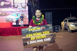 Cô nàng "trùm" truyền thông, tự tin với ngoại hình dù béo vẫn đẹp