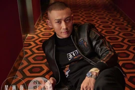 Bị nghi đồng tính, "Hoàng Thượng" Diên Hi tung loạt ảnh "chuẩn men"