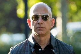 Tỷ phú giàu nhất thế giới tiêu tiền như thế nào?