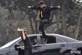 Kịch bản CSCĐ giao chiến với tội phạm bên chiếc Camry chở VIP 