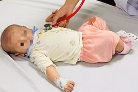 Sức khỏe của 4 trẻ sau sự cố tiêm vaccine hết hạn sử dụng