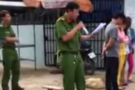 Làm rõ clip công an "bêu riếu" người mua bán dâm giữa phố