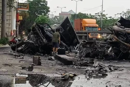 Hải Phòng: Hoảng hồn “hung thần” container đâm nhau, nổ cháy dữ dội