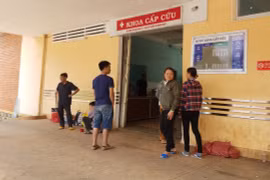 Say xỉn đưa con đi cấp cứu, gã đàn ông quậy tưng bừng bệnh viện