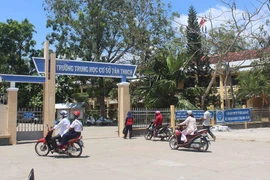 Bộ GD&ĐT nói gì về vụ nam sinh lớp 8 bóp cổ giáo viên?