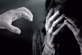 Chồng khép hờ cửa phòng, kẻ lạ vào nhà hiếp dâm vợ