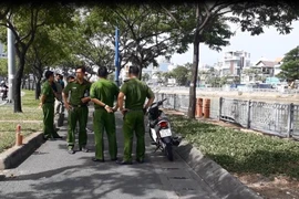 Thả cá phóng sinh, rụng rời phát hiện xác người dưới kênh