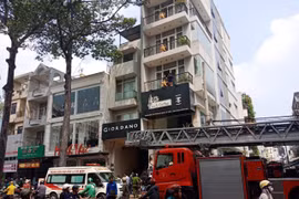 Hy hữu: Thanh niên bị thang máy kẹp cổ nguy kịch ở Sài Gòn