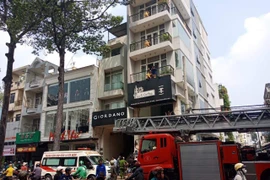 Hy hữu: Thanh niên bị thang máy kẹp cổ nguy kịch ở Sài Gòn