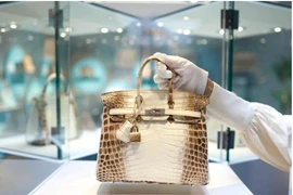 Vung tiền mua hàng hiệu, đồ xa xỉ: Lạm phát bỏ quên người giàu?