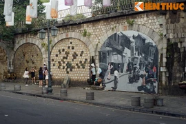 Lịch sử thâm sâu về bức tường đá cổ trên đường Phùng Hưng