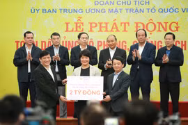 Diana Unicharm ủng hộ tã giấy người lớn và khăn ướt cho Bệnh viện Bạch Mai