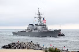 Nóng: Tàu chiến Nga "khóa chết" khu trục hạm Mỹ, sẵn sàng khai hỏa