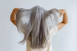 Làm gì để ngăn tóc bạc sớm khi còn trẻ?
