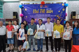 Bữa liên hoan sum họp nơi dãy trọ nghèo