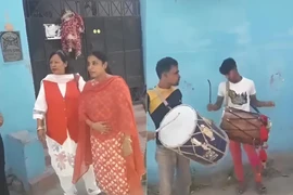 Người cha mở tiệc mừng con gái ly hôn