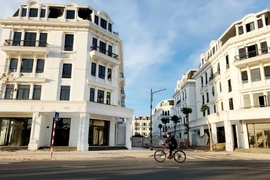 Bóc mẽ chiêu trò thả mồi câu của môi giới nhà đất