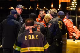 Hai người đàn ông được giải cứu sau 10 ngày lênh đênh trên biển