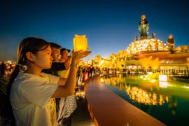 Núi Bà Đen tổ chức dâng đăng vào mọi tối thứ 7 trong tháng chạp