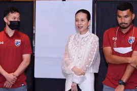 Đội tuyển Thái Lan có biến: Trợ lý Madame Pang quấy rối cầu thủ?