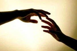 Tôi xuất viện, mẹ người yêu đến xin tôi buông tay con trai bà