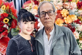 Lý do NSND Lan Hương trì hoãn đăng ký kết hôn với NSƯT Tất Bình