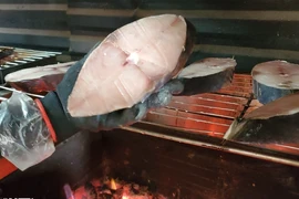 Nghề ôm lò than đỏ rực trong nắng nóng 40 độ