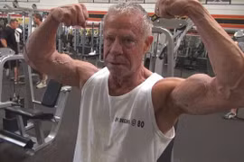 Lực sĩ già nhất thế giới tuổi 90 vẫn tập thể hình đều đặn
