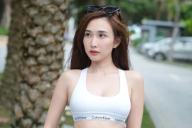 Tình cũ thủ môn Bùi Tiến Dũng khoe dáng ngày càng nóng bỏng