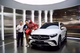 Vừa về nước, Khoa Pug sắm ngay xế hộp khủng để di chuyển