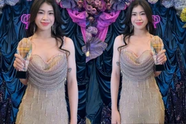 Hotgirl bóng đá Thanh Nhã mặc áo 2 dây quyến rũ 