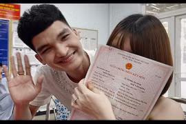 Mạc Văn Khoa vui mừng đón con gái đầu lòng, khóc suốt đêm vì thương vợ