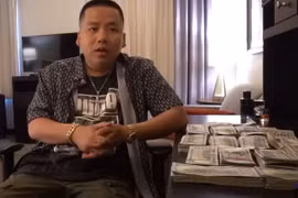 Bán cửa nhà hàng ở Mỹ, Khoa Pug có hành động gây chú ý