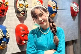 Nữ du học sinh Lào gây 'bão' mạng nhờ yêu thich văn hóa Việt Nam