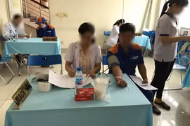 Nhân viên tạp vụ thành cán bộ y tế khám bệnh cho người lao động?