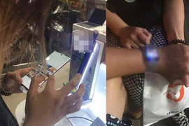 Cháy ví mua điện thoại cho bạn gái, chàng trai "chết nhục" vì câu nói của đối phương