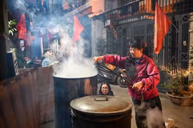 Hà Nội: Phố phường thơm mùi khói bếp từ nồi bánh chưng ngày cuối năm