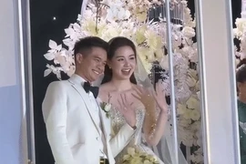 Chuyện tình của cô dâu xinh đẹp hot nhất MXH