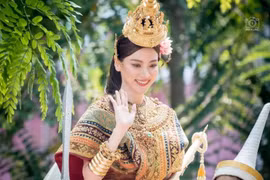 Nữ thần Songkran 2023 Baifern Pimchanok lộ nhan sắc thật qua cam thường