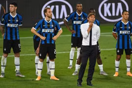 Dàn sao cũ của Manchester United chết lặng khi tuột chức vô địch Europa League