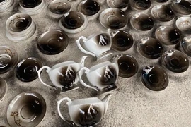 Cơ sở bán đồ gốm in tên Chủ tịch nước, Thủ tướng bị phạt 6 triệu