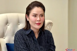 Hoa hậu Phương Lê bật khóc, xin lỗi vì vụ ồn ào chế lời Quốc ca