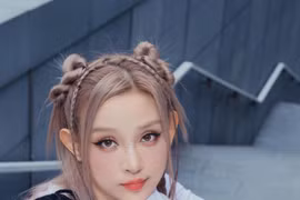 Huyền Baby phản ứng cực căng khi bị chê "mặt nhựa" do tiêm botox