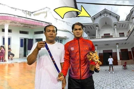 Tiền vệ U23 Việt Nam xây nhà cho bố mẹ và câu chuyện bên lề