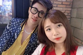 Đi làm mẫu tóc để “thoát nghèo”, cô gái “lãi” luôn anh chủ tiệm