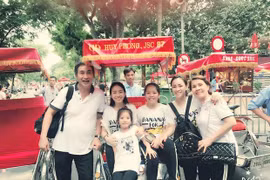 Bố mẹ đại gia Minh Nhựa và hôn nhân 40 đẹp đến ngưỡng mộ