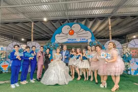 Cặp đôi "fan cuồng" Doraemon về chung nhà, đám cưới tràn ngập "mèo máy"