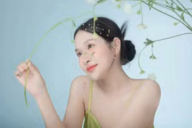 Nhan sắc chuẩn Hoa hậu của vợ tiền vệ CLB "phố núi" HAGL